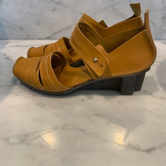 Shoes - Picture 4 of 4